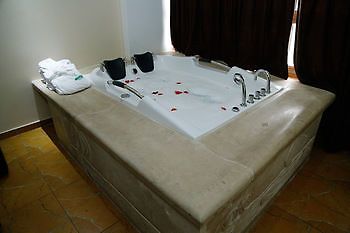 Bouery Hotel Kfar Yassine Ngoại thất bức ảnh